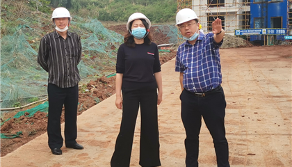 市國資委副主任張力到興學商務中心調(diào)研項目建設、疫情防控工作